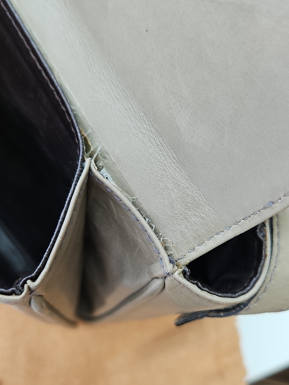 Salvatore Ferragamo Vintage Vitello Crossbody Bag - Picture 14 of 16